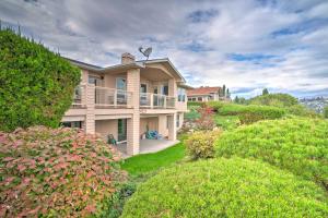 Manson Villa with Hot Tub about 1 Mi to Wineries!