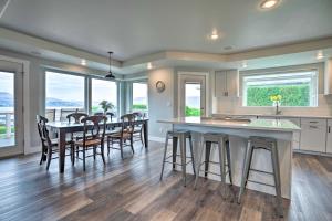 Manson Villa with Hot Tub about 1 Mi to Wineries!