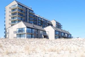 Sea Colony -- 2C Annapolis Garden