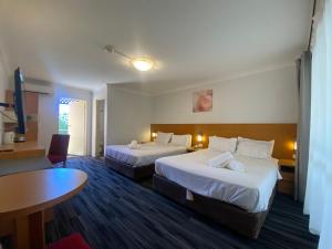 Deluxe Quadruple Room with Balcony room in Garden Lodge Sydney Hotel