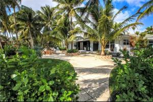 SWAYING PALM BEACH HOUSE Walk to Beach , Marina, Port, las Olas