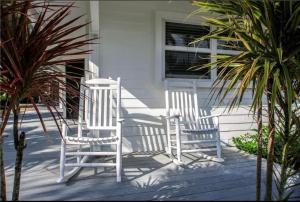 SWAYING PALM BEACH HOUSE Walk to Beach , Marina, Port, las Olas