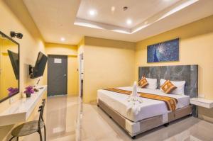 TJ Patong Hotel - Prime Location by OTOP Market & Sea