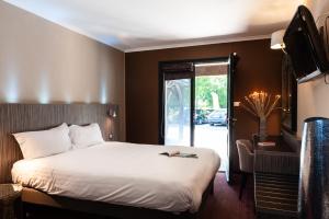 Hotels Hotel La Gentilhommiere : Chambre Double avec Baignoire