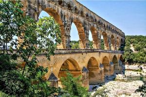 Appartements appartement 3 min a pied du centre d'Uzes parking piscine : photos des chambres