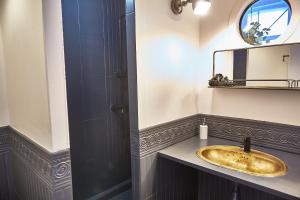 B&B / Chambres d'hotes Demeure de Manneville - SPA - 1Km des plages de Cabourg : photos des chambres