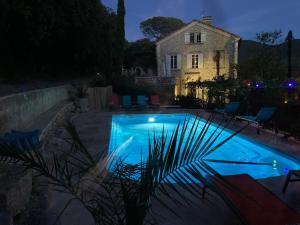 B&B / Chambres d'hotes Domaine La Tour 4 SAISONS - Piscine Chauffee Toute l'annee - SPA- JACUZZI-MASSAGE- SAUNA - Heated POOL - 800m City Centre Nyons : photos des chambres