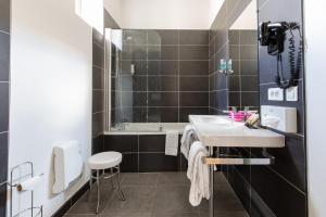 Hotels Hotel Le Renoir : photos des chambres