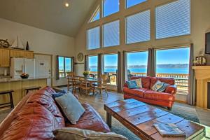 Garden City Lake House Hot Tub and Views!