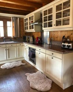 Chamonix Chalet with Mont Blanc Views Near Town Centre - Parking & Sauna