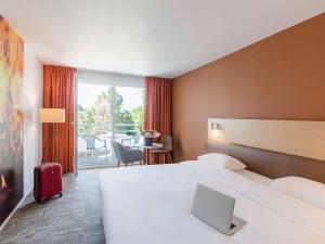 Hotels ibis Styles Aix les Bains Domaine de Marlioz : Chambre Double avec Terrasse