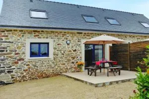 Breton semi-detached house near the sea - Argol