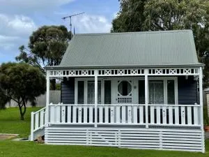 Nest - charming, comfortable coastal villa - Codrington