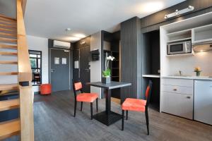 Hotels The Originals Boutique, Hotel d'Alsace, Strasbourg Sud (Qualys-Hotel) : Chambre en Duplex 