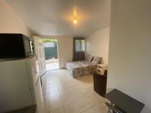 Apartment Sleeps 2 with On-Site Parking