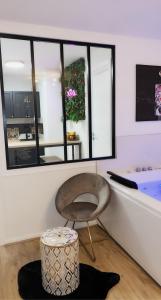 Appartements L’appart[e] BLACK superbe appartement pop ! : photos des chambres