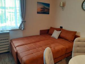 Select Lux Angella-Konaci