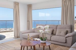 Luxury Villa Maria private heated pool Free Car except Christmas