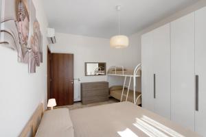 Bilocale Corosu con 2 balconi