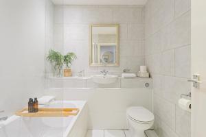 The West Bow View Apartment