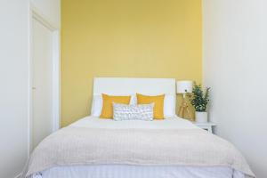 The West Bow View Apartment