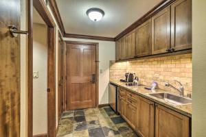 6 Mi to Lake Tahoe Everline Resort Retreat!