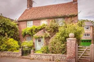 Pear Tree Cottage - Polegate