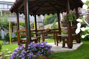 Къща Речен шепот