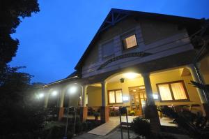 Denis Panzió és Étterem