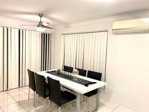 Modern 4BR close to the Airport- Whole house