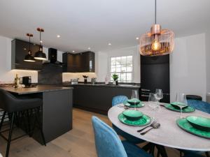 Kingsbridge Penthouse