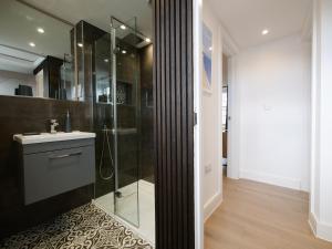 Kingsbridge Penthouse