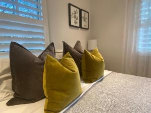 Clearbrooke Gem- Bright Private Bedroom close to YYZ