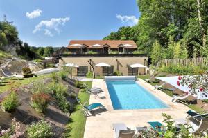 Hotels Logis Hotel L'Atelier d'Epicure : Appartement - Vue sur Piscine 