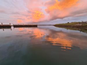 Y-Knot-Two Bedroom Luxury Motor Boat In Lymington