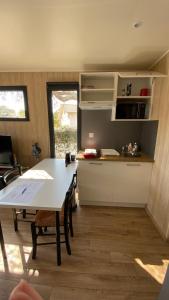 Maisons de vacances EcoKub T3 Proche plages Lacs, wifi : photos des chambres