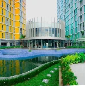 Apt Pejaten Park 1 BR Brown with Netflix, DisneyHot & Swimming Pool