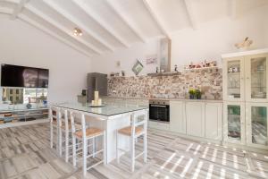 Villa Daniela - Private Pool and Serene Location, by ZanteWize