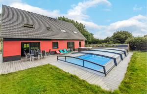 Maisons de vacances Stunning Home In Saint-denoeux With Wifi, Private Swimming Pool And Outdoor Swimming Pool : photos des chambres