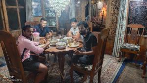 Jackson Heights Houseboats