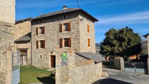 Maisons de vacances Maison de caractere en Pierre Cal Blanic : Maison 3 Chambres