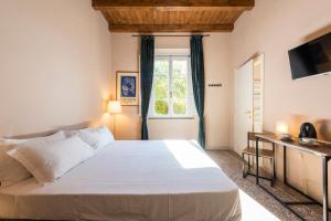 Habitación con cama extragrande y ducha a ras de suelo - Adaptada para personas con movilidad reducida