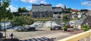 Au logis Cosy, vue sur le port et le château, plein centre, stationnement facile - 普里西尼