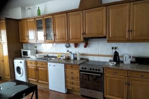 Spacious Central 2 Bedroom Apartment