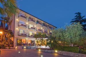 4 star hotell Hotel Galvani Torri del Benaco Itaalia