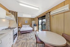 워남불 Narrawong Island Holiday Park 게스트하우스 스위트룸