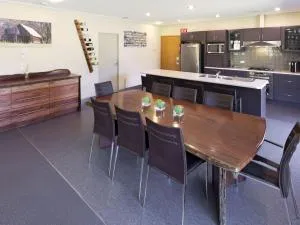 奇肯巴克- 克莱肯巴可中心当代小木屋 - Corryong