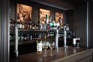 Ship and Castle Hotel