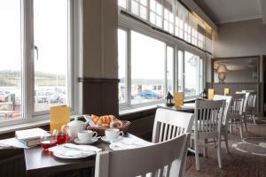 Ship and Castle Hotel