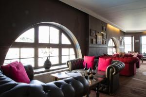 Ship and Castle Hotel